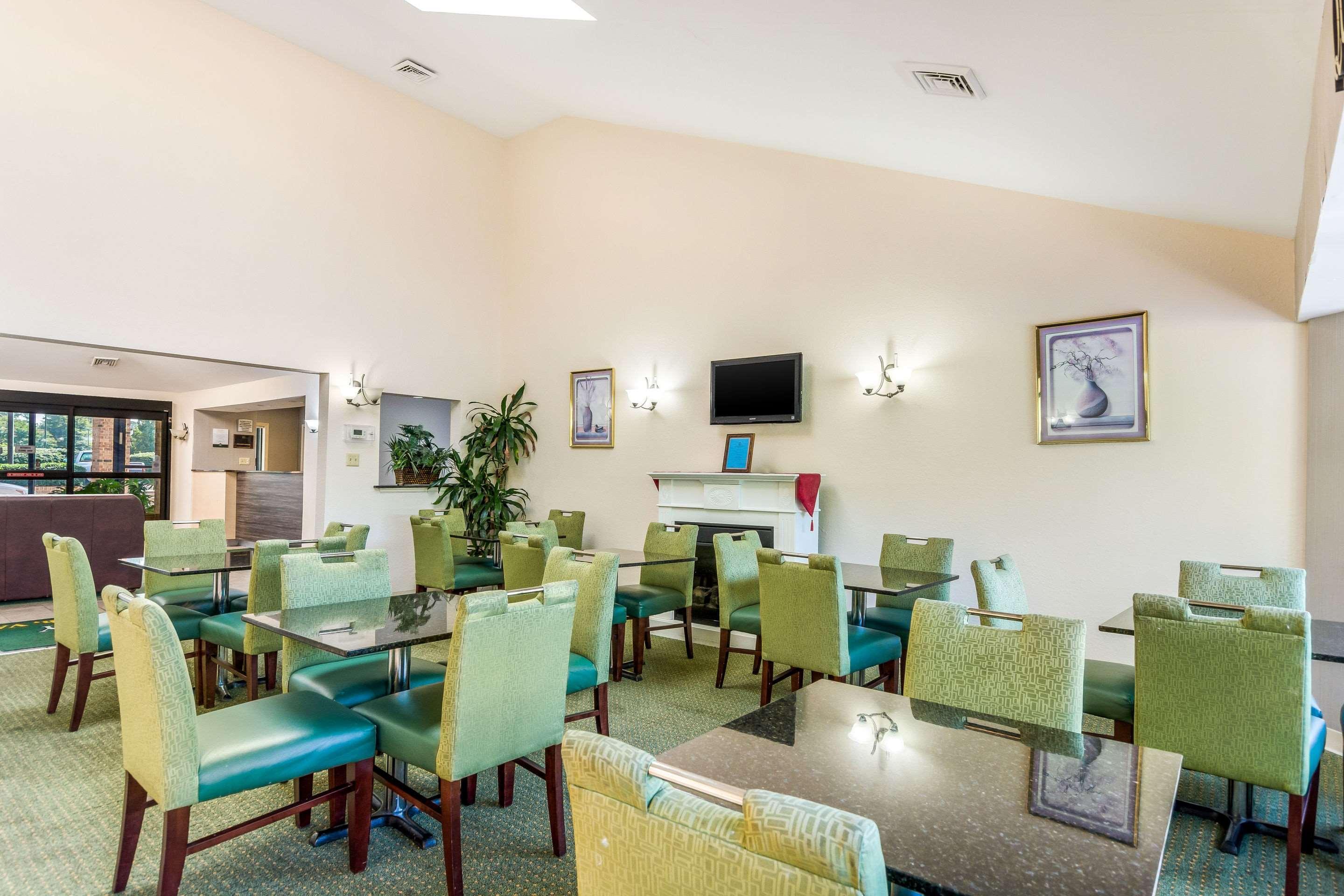 Quality Inn Petersburg Near Fort Gregg-Adams Esterno foto