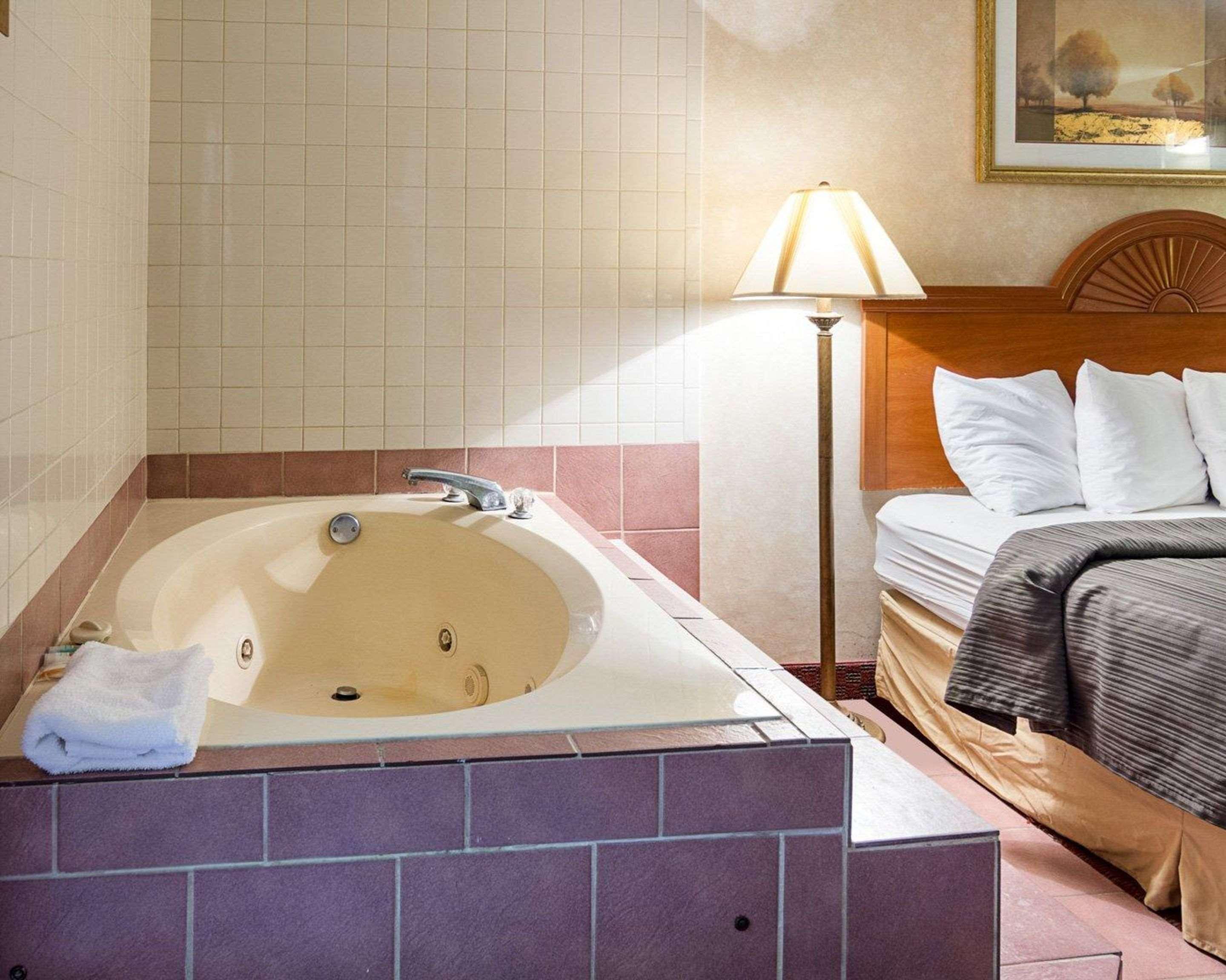 Quality Inn Petersburg Near Fort Gregg-Adams Esterno foto