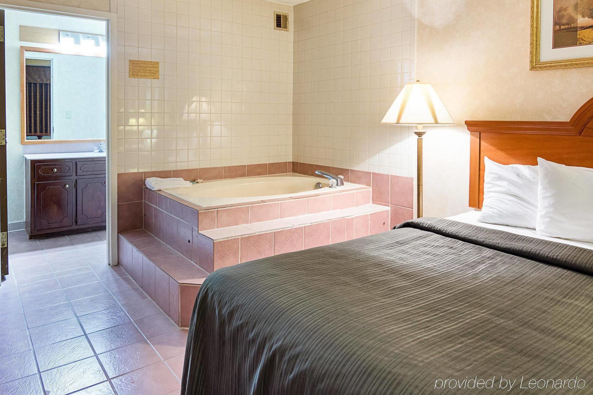 Quality Inn Petersburg Near Fort Gregg-Adams Esterno foto