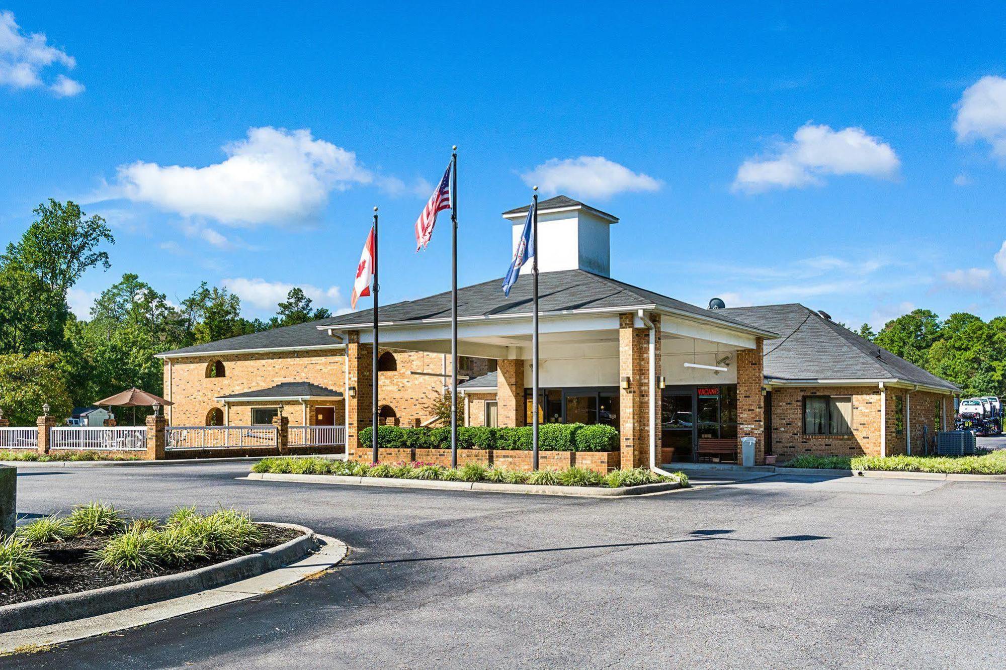 Quality Inn Petersburg Near Fort Gregg-Adams Esterno foto