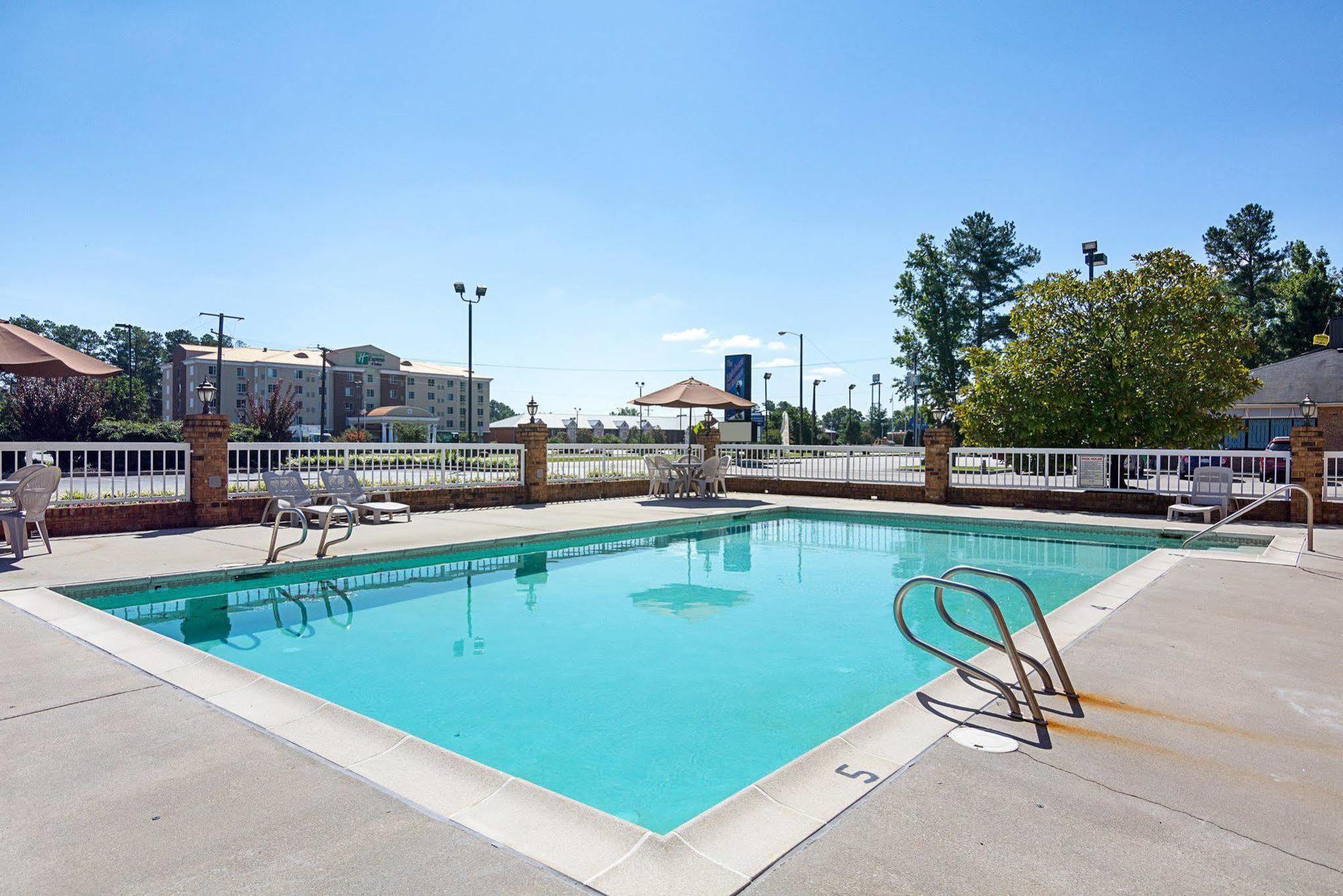Quality Inn Petersburg Near Fort Gregg-Adams Esterno foto