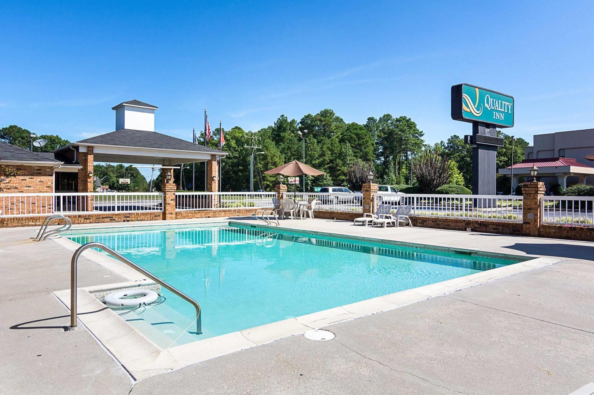 Quality Inn Petersburg Near Fort Gregg-Adams Esterno foto